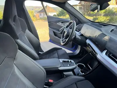 BMW X2 M35i M Sport Pro 2024 — Performance sportive et technologie M avec faible kilométrage — Armaturenbrett