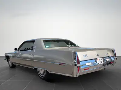 Cadillac DeVille 1973 — Coupé américain légendaire, moteur V8 puissant — rear view