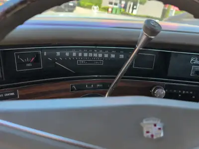 Cadillac DeVille 1973 — Coupé américain légendaire, moteur V8 puissant — Thumbnail 7