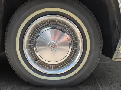 Cadillac DeVille 1973 — Coupé américain légendaire, moteur V8 puissant — Thumbnail 9