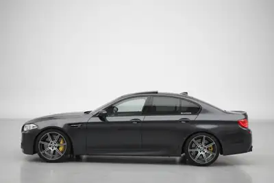 BMW M5 Competition Drivelogic — V8 575 ch, Tibaissement H&R, Prestige affirmé — côté