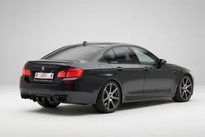 BMW M5 Competition Drivelogic — V8 575 ch, Tibaissement H&R, Prestige affirmé — tableau de bord