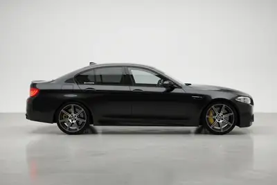 BMW M5 Competition Drivelogic — V8 575 ch, Tibaissement H&R, Prestige affirmé — détail