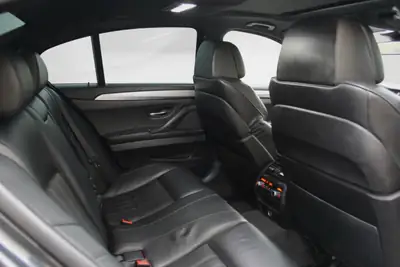 BMW M5 Competition Drivelogic — V8 575 ch, Tibaissement H&R, Prestige affirmé — Miniature 12