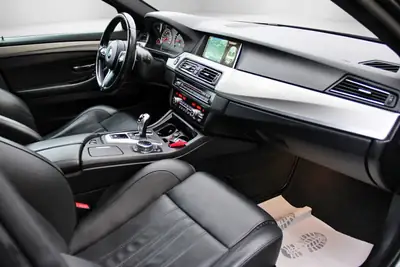 BMW M5 Competition Drivelogic — V8 575 ch, Tibaissement H&R, Prestige affirmé — Miniature 13