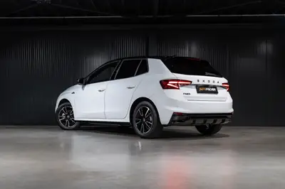 Skoda Fabia 1.0 TSI Monte Carlo DSG — Citadine dynamique, ultra-compacte et bien équipée — côté