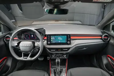 Skoda Fabia 1.0 TSI Monte Carlo DSG — Citadine dynamique, ultra-compacte et bien équipée — Miniature 15