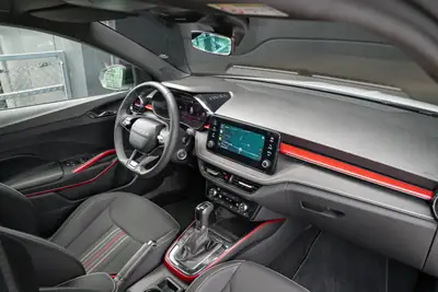 Skoda Fabia 1.0 TSI Monte Carlo DSG — Citadine dynamique, ultra-compacte et bien équipée — Miniature 14