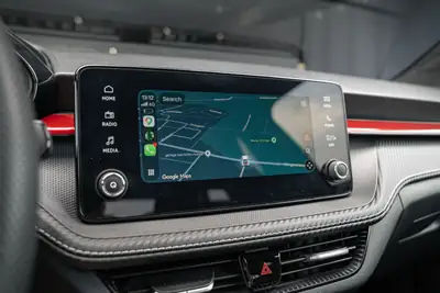 Skoda Fabia 1.0 TSI Monte Carlo DSG — Citadine dynamique, ultra-compacte et bien équipée — Miniature 18