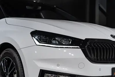 Skoda Fabia 1.0 TSI Monte Carlo DSG — Citadine dynamique, ultra-compacte et bien équipée — Miniature 24