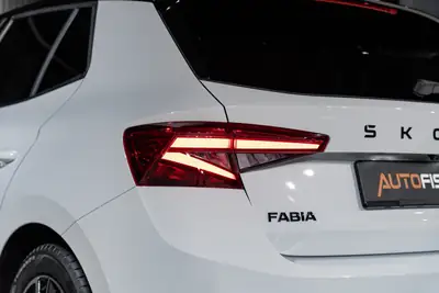 Skoda Fabia 1.0 TSI Monte Carlo DSG — Citadine dynamique, ultra-compacte et bien équipée — Miniature 25