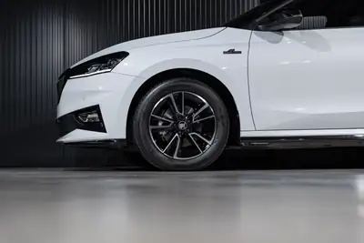 Skoda Fabia 1.0 TSI Monte Carlo DSG — Citadine dynamique, ultra-compacte et bien équipée — Miniature 26