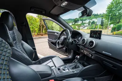 Audi RS3 2.5 T FSI quattro — Berline sportive 431 ch, préparée ABT, entretien complet — dashboard