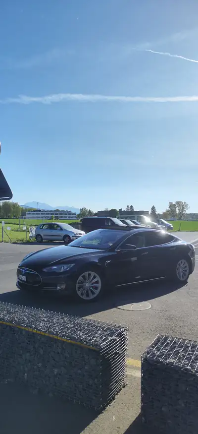 Tesla Model S D85 Performance — SUV électrique haute performance, 185 000 km — exterior view