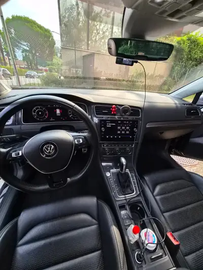 VW Golf Variant Alltrack 2.0 — SUV Familial Robuste, 200 000 km, Diesel Automatique — interior