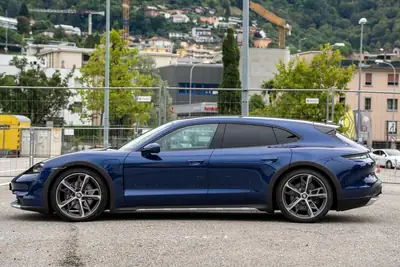 Porsche Taycan 4 Cross Turismo — Électrique 476 ch, Swiss Package complet, 25 000 km — vista esterna