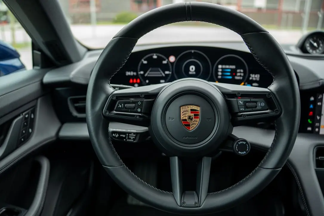 Porsche Taycan 2023 occasion Yverdon-les-Bains — 4