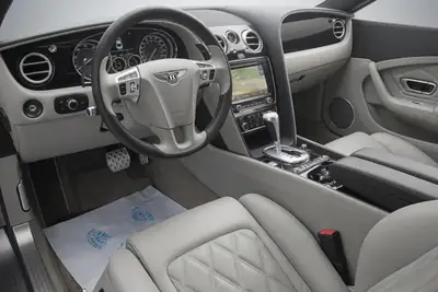Bentley Continental GT 4.0 V8 — Coupé britannique prestige, 102'900 km, impeccable — Miniature 9
