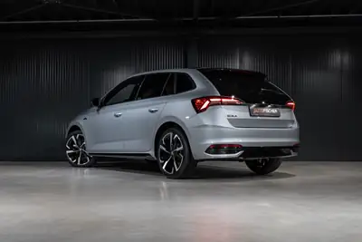 Skoda Scala 1.5 TSI Monte Carlo — Berline dynamique, quasi-neuve et bien équipée — côté