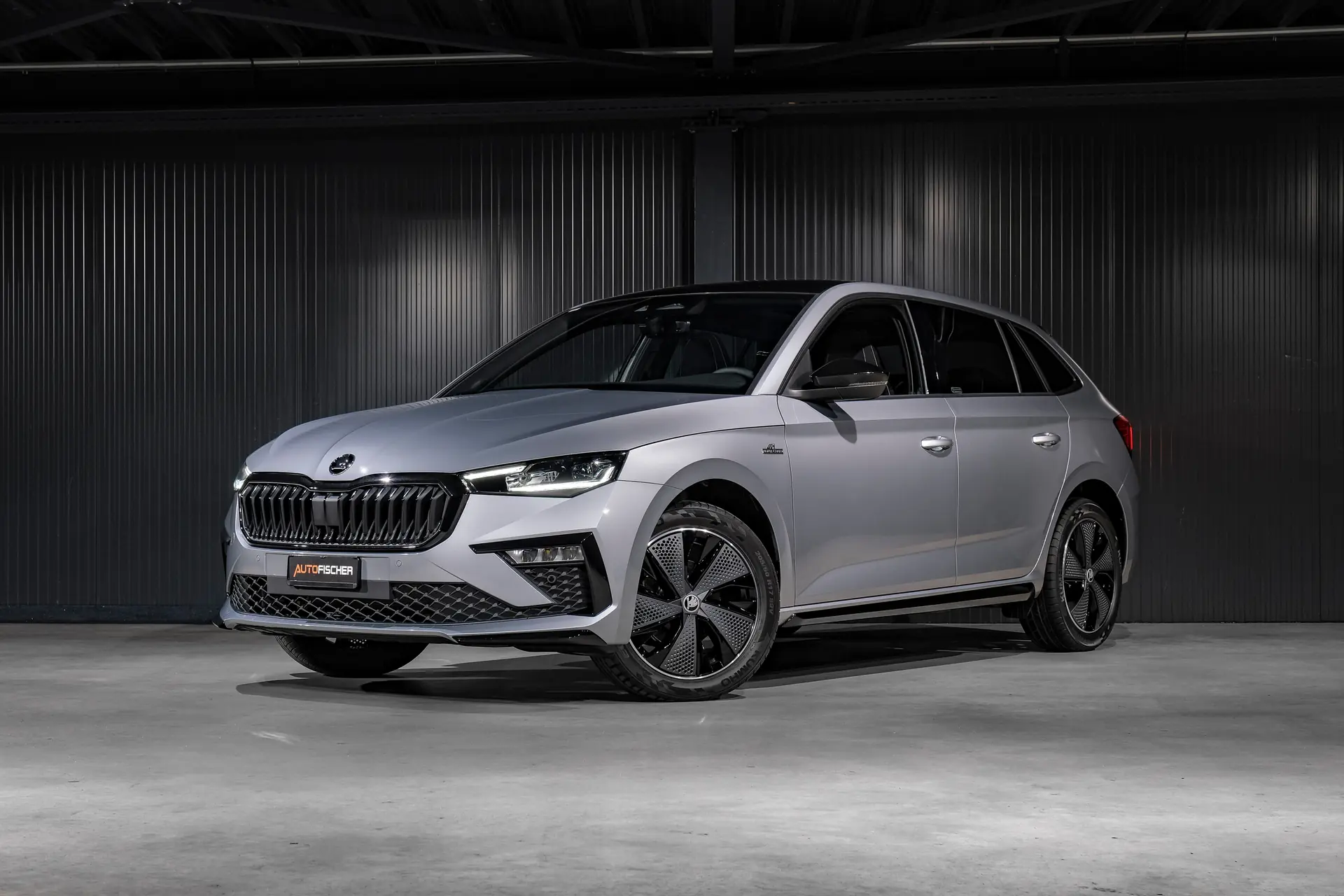 Skoda Scala 1.5 TSI Monte Carlo — Berline compacte neuve avec toit panoramique et technologie sans fil — Außenansicht