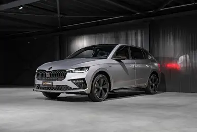Skoda Scala 1.5 TSI Monte Carlo — Berline compacte neuve avec toit panoramique et technologie sans fil — Innenraum