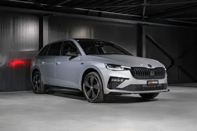 Skoda Scala 1.5 TSI Monte Carlo — Berline compacte neuve avec toit panoramique et technologie sans fil — Armaturenbrett