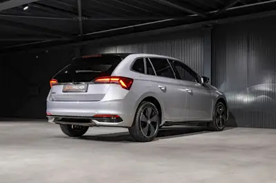 Skoda Scala 1.5 TSI Monte Carlo — Berline compacte neuve avec toit panoramique et technologie sans fil — Miniatur 7