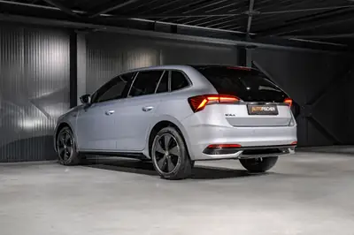 Skoda Scala 1.5 TSI Monte Carlo — Berline compacte neuve avec toit panoramique et technologie sans fil — Miniatur 8