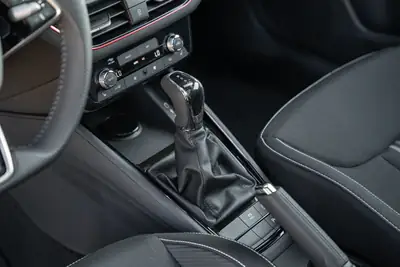 Skoda Scala 1.5 TSI Monte Carlo — Berline compacte neuve avec toit panoramique et technologie sans fil — Miniatur 19