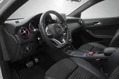 Mercedes-Benz A 250 Sport 4Matic — Berline compacte dynamique, entretien récent et faible kilométrage — Miniature 9