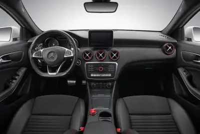 Mercedes-Benz A 250 Sport 4Matic — Berline compacte dynamique, entretien récent et faible kilométrage — Miniature 11