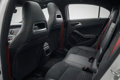 Mercedes-Benz A 250 Sport 4Matic — Berline compacte dynamique, entretien récent et faible kilométrage — Miniature 10