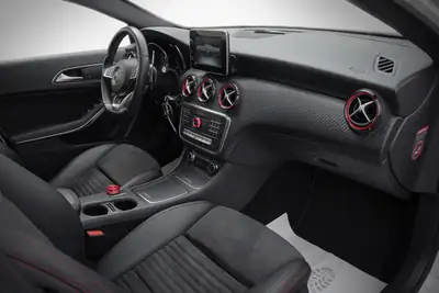 Mercedes-Benz A 250 Sport 4Matic — Berline compacte dynamique, entretien récent et faible kilométrage — Miniature 13