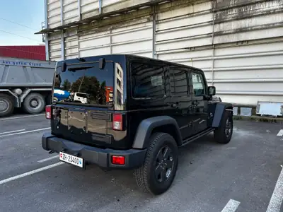 Jeep Wrangler 3.6 V6 Rubicon Recon — Légendaire SUV avec V6 puissant et équipements premium — Seitenansicht