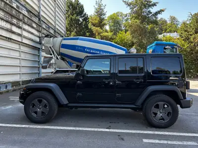 Jeep Wrangler 3.6 V6 Rubicon Recon — Légendaire SUV avec V6 puissant et équipements premium — Heckansicht