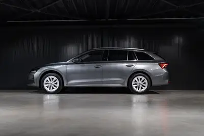Skoda Octavia Combi 1.5 TSI mHEV — Hybride léger, spacieux et économe, quasi neuf — arrière