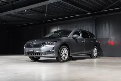 Skoda Octavia Combi 1.5 TSI mHEV — Hybride léger, spacieux et économe, quasi neuf — tableau de bord