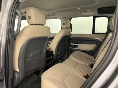 Land Rover Defender 110 3.0 DI6 300 SE — SUV 7 places, 300 ch, première main avec garantie 5 ans — détail