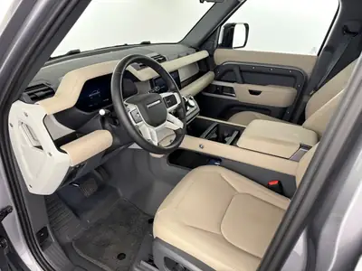 Land Rover Defender 110 3.0 DI6 300 SE — SUV 7 places, 300 ch, première main avec garantie 5 ans — tableau de bord
