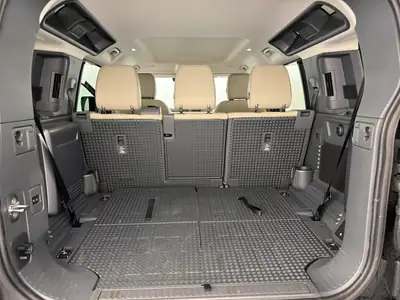 Land Rover Defender 110 3.0 DI6 300 SE — SUV 7 places, 300 ch, première main avec garantie 5 ans — Miniature 9
