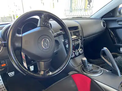 Mazda RX-8 2.6 Revolution 231 — Coupé sportif emblématique, moteur rotatif unique — intérieur