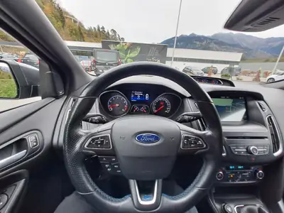 Ford Focus 2.3 EcoBoost RS — 350 ch, performance et sportivité garanties — Heckansicht