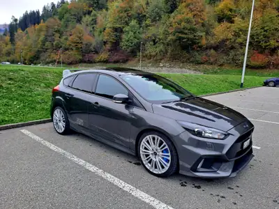 Ford Focus 2.3 EcoBoost RS — 350 ch, performance et sportivité garanties — Seitenansicht