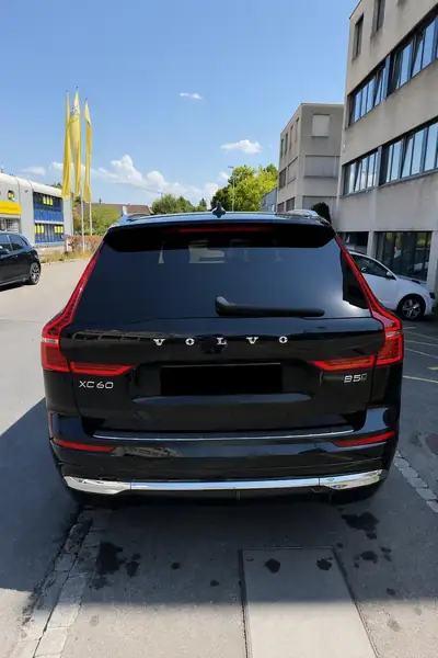 Volvo XC60 B5 MH Ultimate Dark AWD — Hybride mild, traction intégrale, 65 000 km — rear view