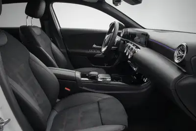 Mercedes-Benz Classe A 220 d AMG Line — Diesel économe, 56900 km, parfait état — Miniature 7