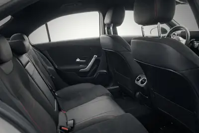 Mercedes-Benz Classe A 220 d AMG Line — Diesel économe, 56900 km, parfait état — Miniature 9