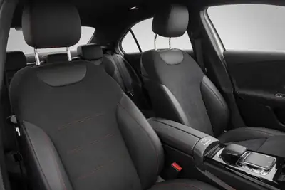 Mercedes-Benz Classe A 220 d AMG Line — Diesel économe, 56900 km, parfait état — Miniature 8