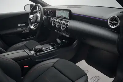 Mercedes-Benz Classe A 220 d AMG Line — Diesel économe, 56900 km, parfait état — Miniature 10