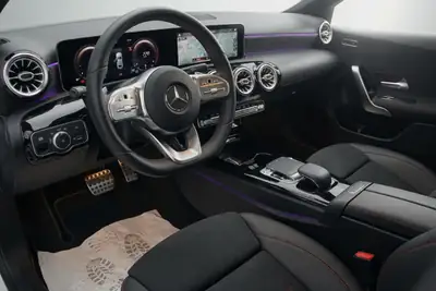 Mercedes-Benz Classe A 220 d AMG Line — Diesel économe, 56900 km, parfait état — Miniature 11