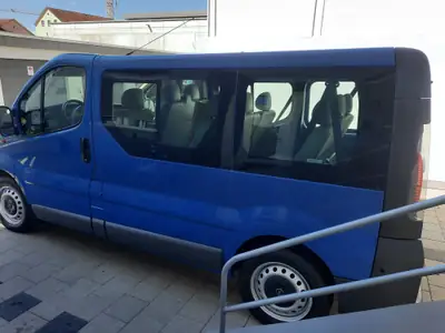 Opel Vivaro 2.5 CD TI — Monospace 9 places, diesel fiable, faible kilométrage — exterior view